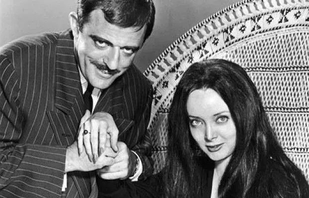 9. Carolyn Jones as twin sisters in The Addams Family (Image Credits: Wikimedia)