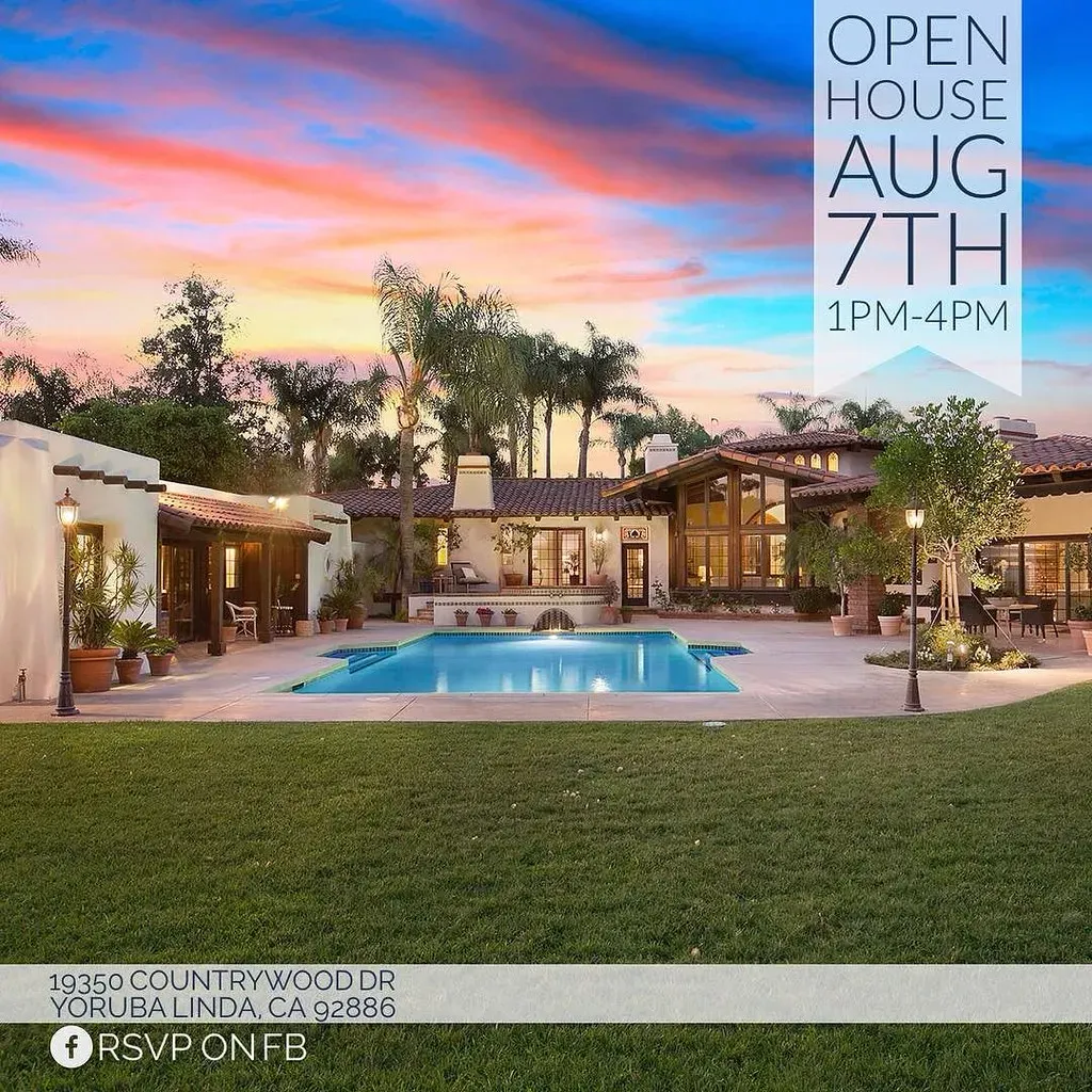 What Actually Defines "Exclusive" in 2026 (ocbeejay, Flickr, CC BY-SA 2.0)