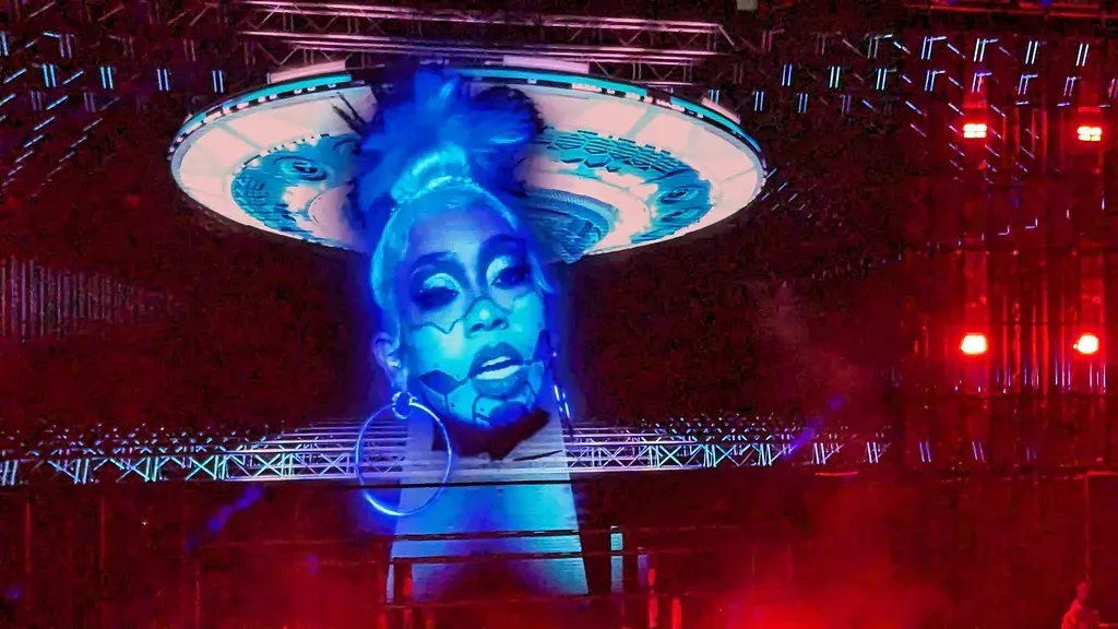 Missy Elliott's Transformer Entrance (Image Credits: Flickr)