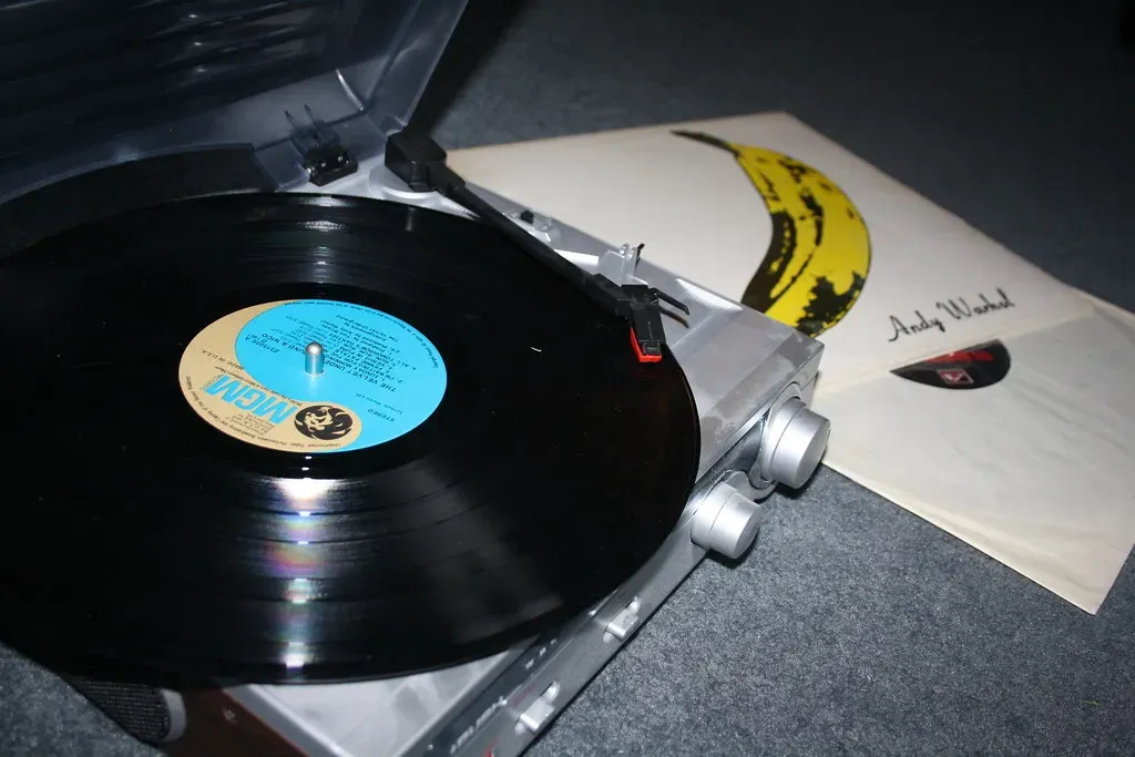 The Velvet Underground and Nico: Minimalism as a Fashion Statement (CJ Isherwood, Flickr, CC BY-SA 2.0)