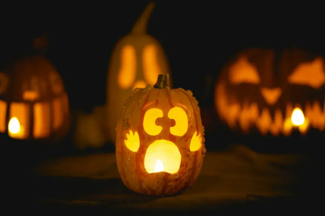 Carving Jack-o'-Lanterns at the Kitchen Table (Image Credits: Unsplash)