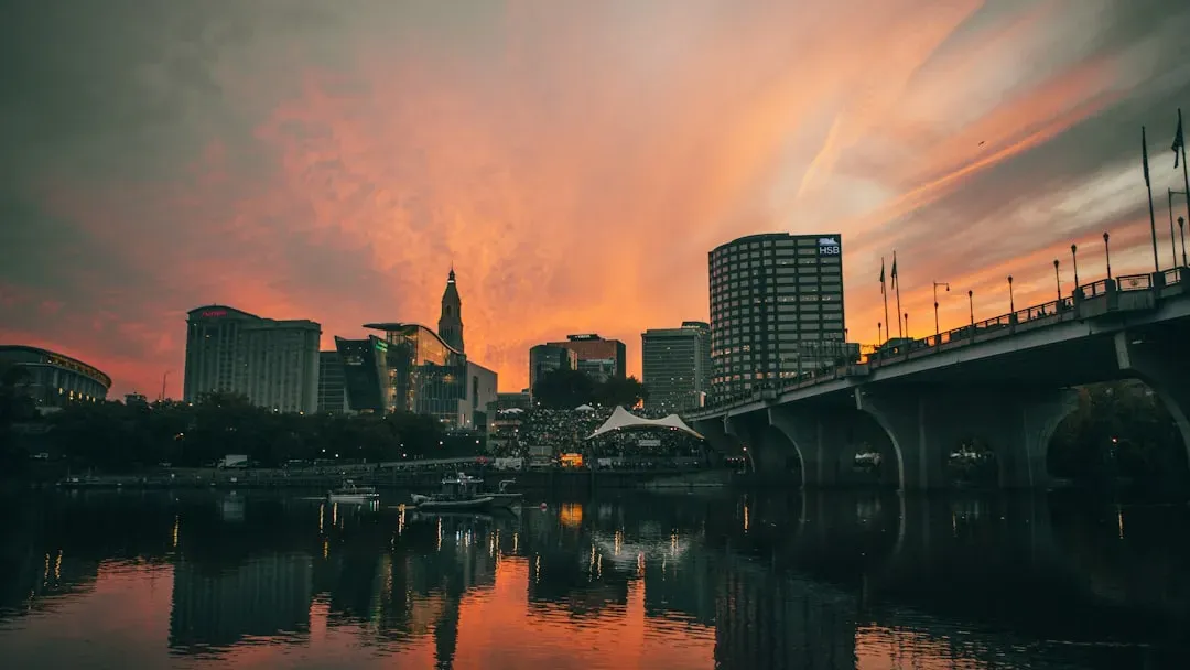 Hartford, Connecticut and Its Suburbs: The Spillover Effect in Action (Image Credits: Unsplash)