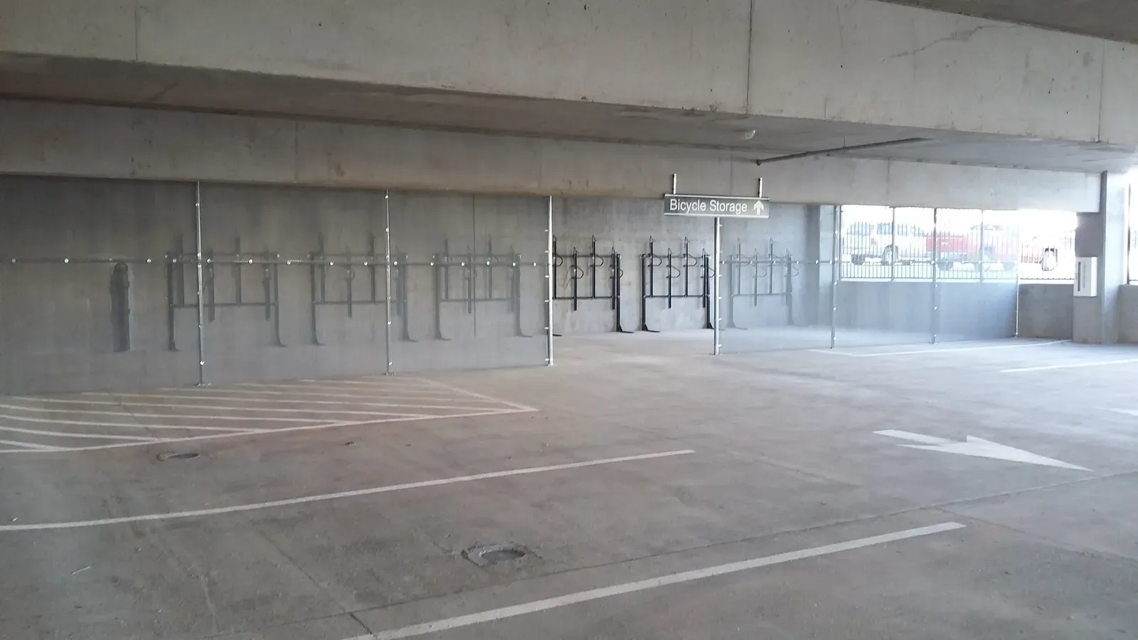 Tell #5: The Facility Feels Isolated, Unstaffed, and Completely Empty (By Xnatedawgx, CC BY-SA 4.0)