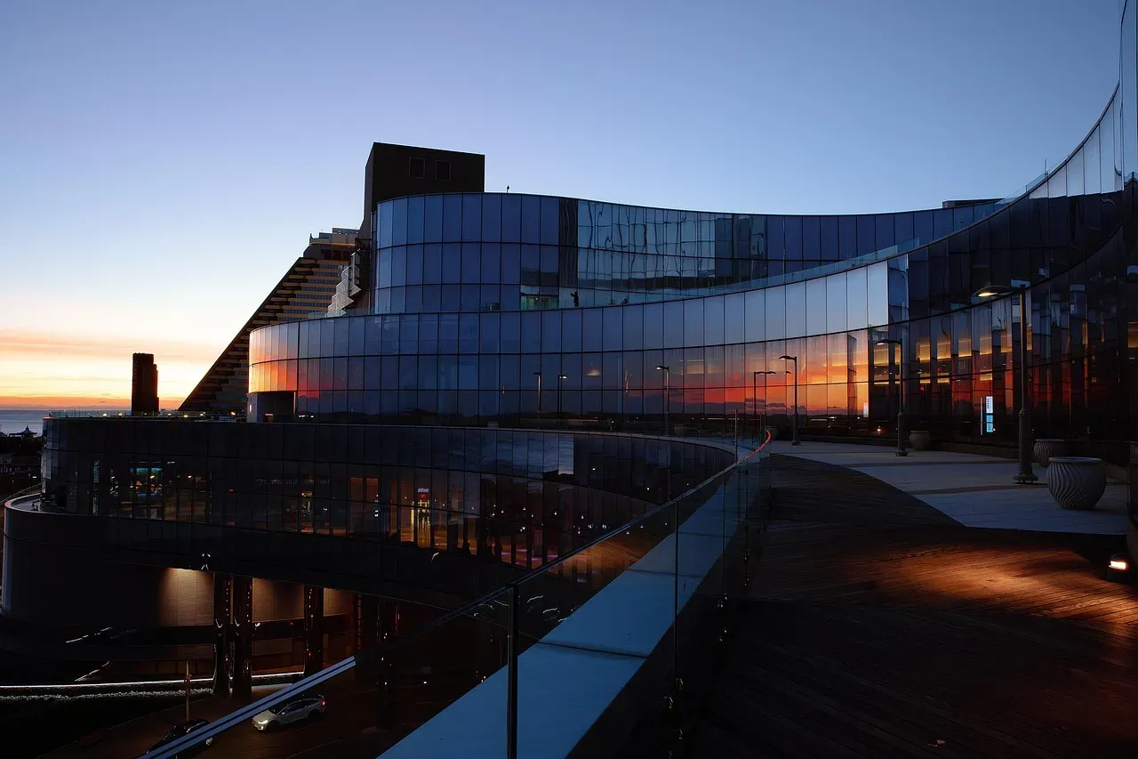 The Boardwalk Hotel and Casino: A Coney Island Dream Gone Wrong (Image Credits: Pixabay)