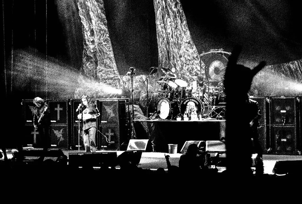 2. "Paranoid" - Black Sabbath (1970): The Filler That Became a Metal Anthem (Image Credits: Flickr)