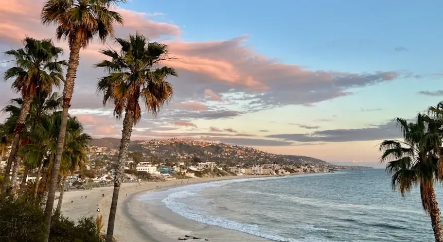 Laguna Beach, California: Folk-Rock, Surf, and the Spirit of the 1960s (Image Credits: Unsplash)