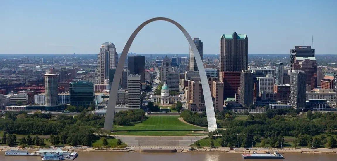6. The Gateway Arch was an engineering gamble few believed would work (Image Credits: Wikimedia)