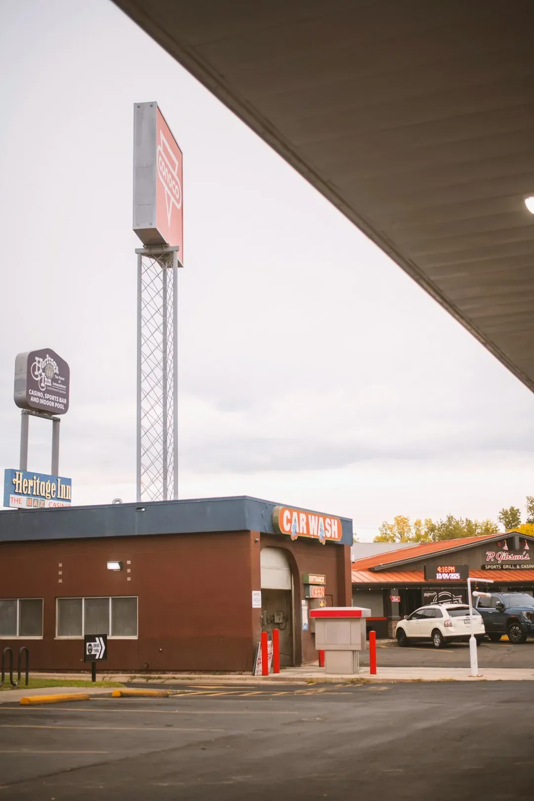 2026 Trends Favor Neighborhood Casinos Over Tourist Traps (Image Credits: Unsplash)