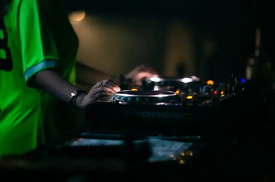 Electronic and House Music: The Genre That Refused to Stay Dead (Image Credits: Pexels)