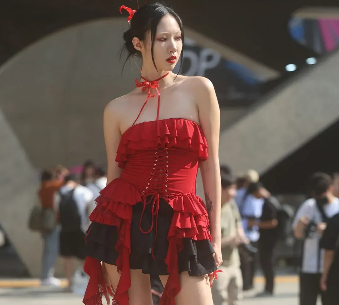 The 2000s: Y2K Pop Stars and Emo Edge (Image Credits: Unsplash)