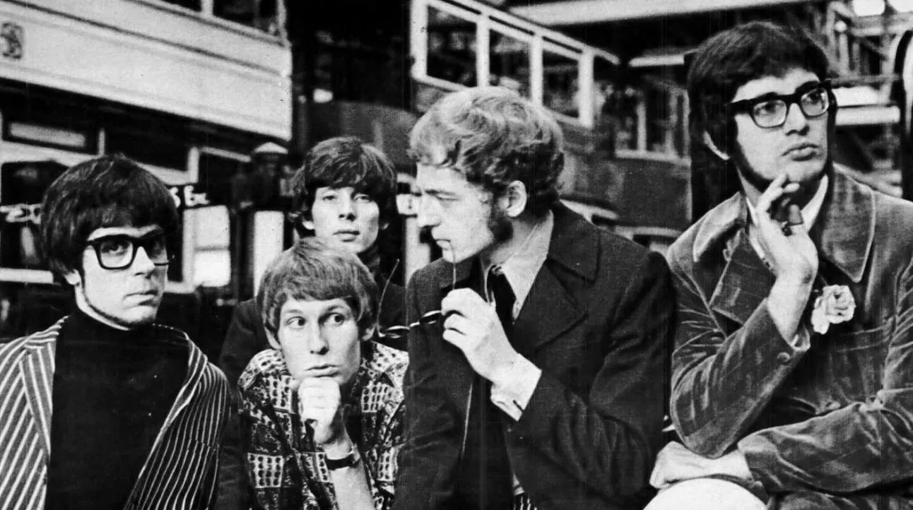 3. Manfred Mann's Earth Band, "Blinded by the Light" (Image Credits: Wikimedia)