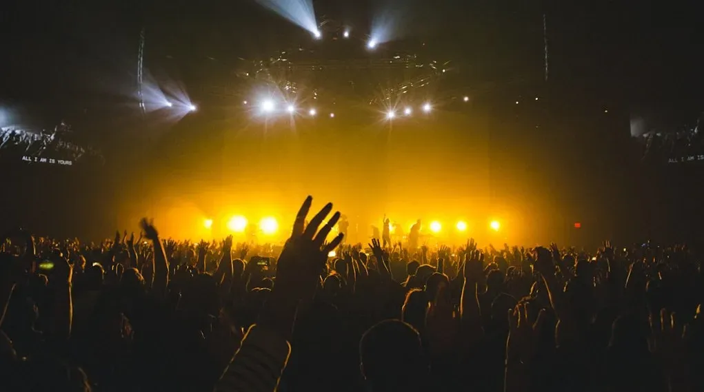 Talking Heads - Stop Making Sense (1983, Pantages Theater, Hollywood) (Image Credits: Unsplash)
