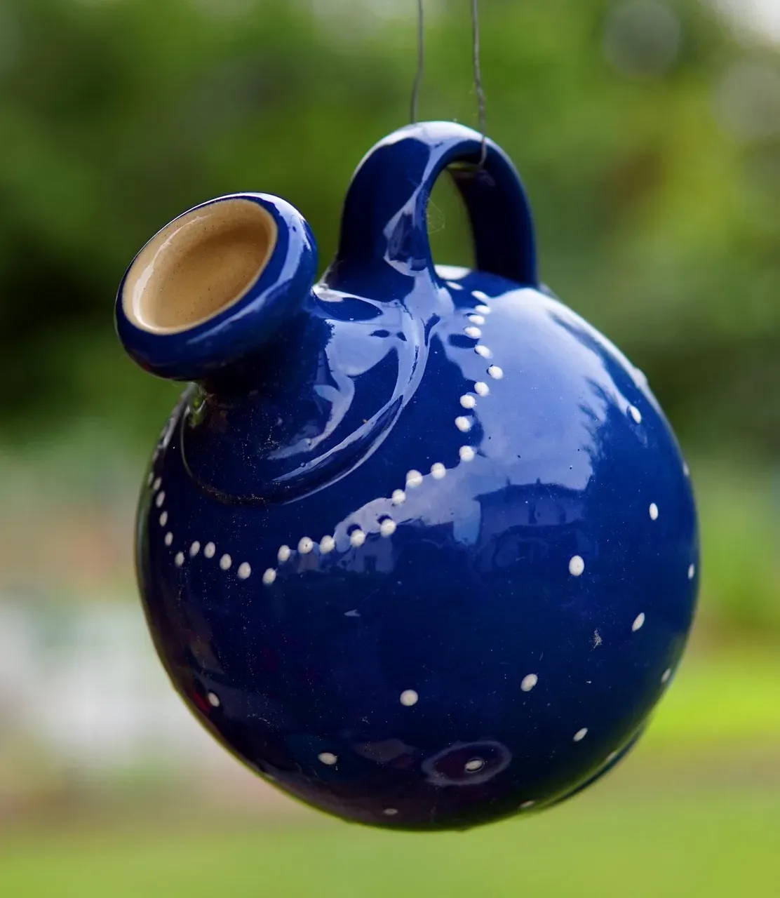 12. The Jug - Mungo Jerry, "In the Summertime" (1970) (Image Credits: Pixabay)