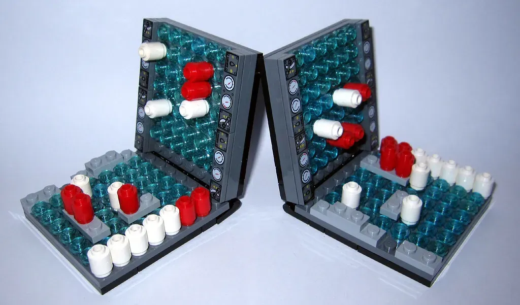 Battleship (Ayleen Dority, Flickr, CC BY 2.0)