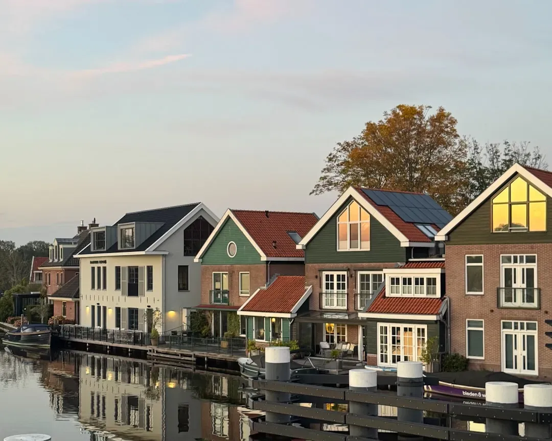 Amenities That Make the Waterfront Premium Worth It (Image Credits: Unsplash)