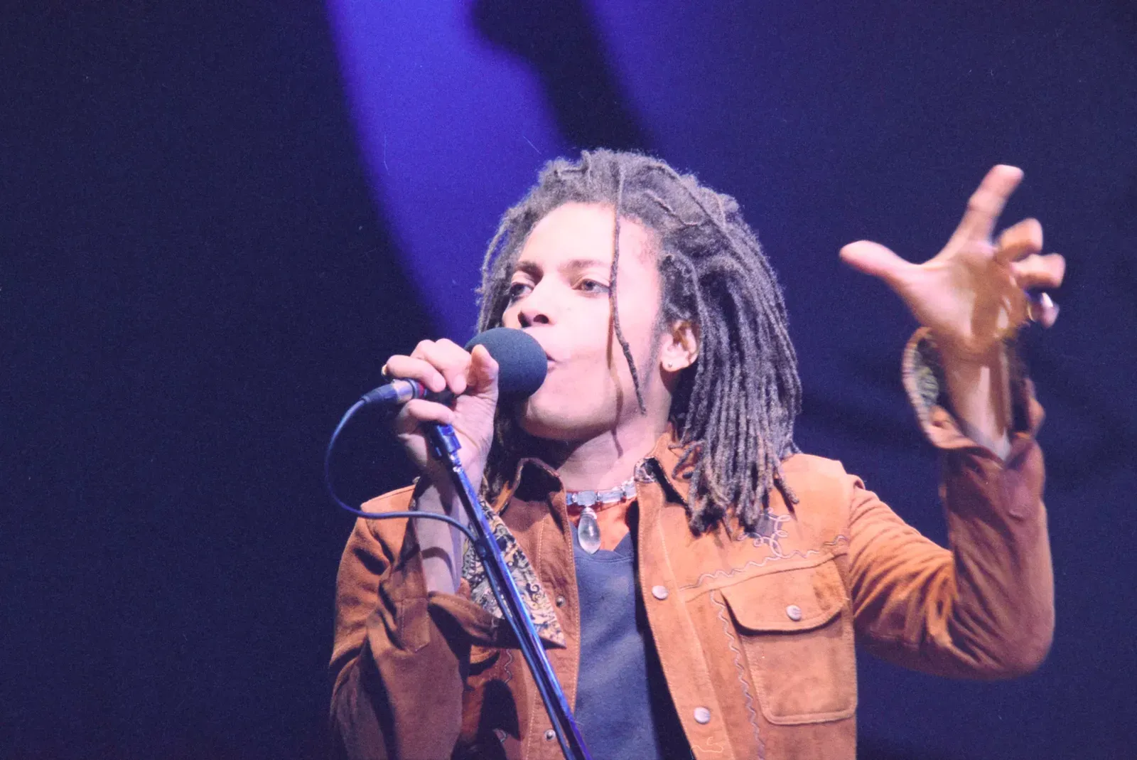Terence Trent D'Arby (Sananda Maitreya) (T.T. D'Arby, Bevrijdingspop, Haarlem, Noord-Hollands Archief, collectie Fotopersbureau De Boer, NL-HlmNHA_1478_51548K00_17, CC0)