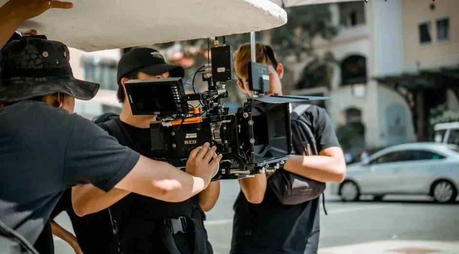 1. Respecting the Chain of Command on Set (Image Credits: Pexels)