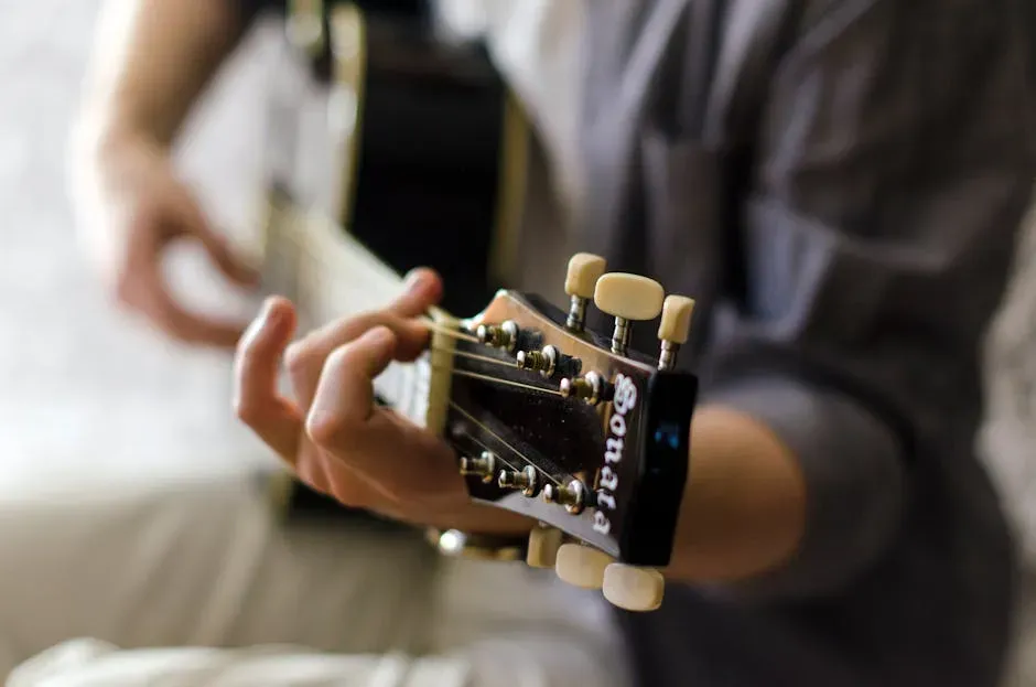 5. Playing Out of Tune and Not Noticing (Image Credits: Pexels)