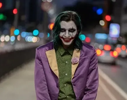 3. The Joker's purple suit from The Dark Knight (Image Credits: Pexels)