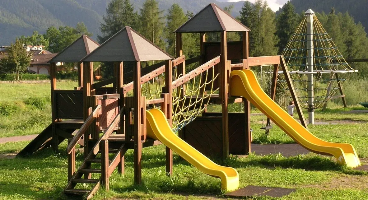 Ring Around the Rosie: Plague Theory or Pure Playground Fun? (Image Credits: Pixabay)