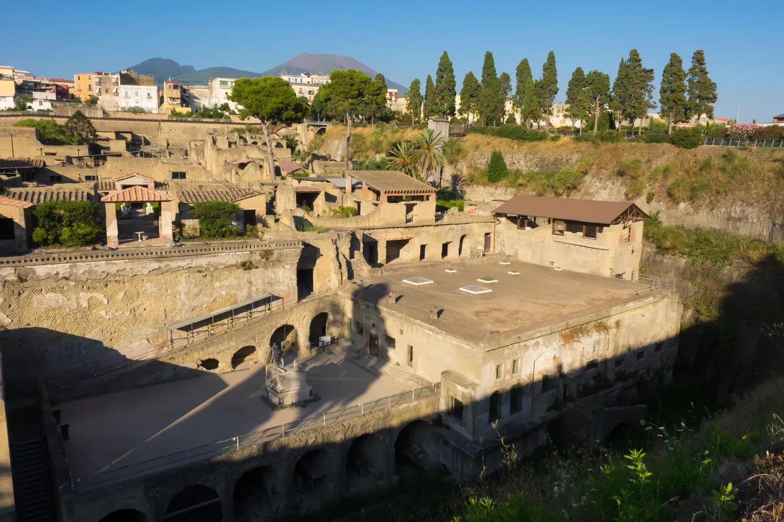 Herculaneum and the Villa Civita Giuliana: Pompeii's Quieter, Richer Neighbor (Image Credits: Wikimedia)