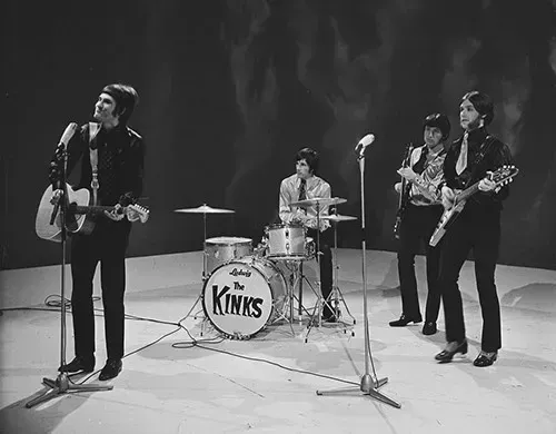 Lola – The Kinks (1970) (Image Credits: Wikimedia)