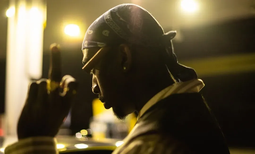 2. The Tupac Hologram That Changed Live Performance Forever (Image Credits: Unsplash)