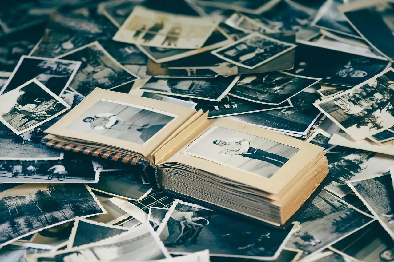 The Nostalgia Trap: When Longing Becomes Selective (Image Credits: Pixabay)