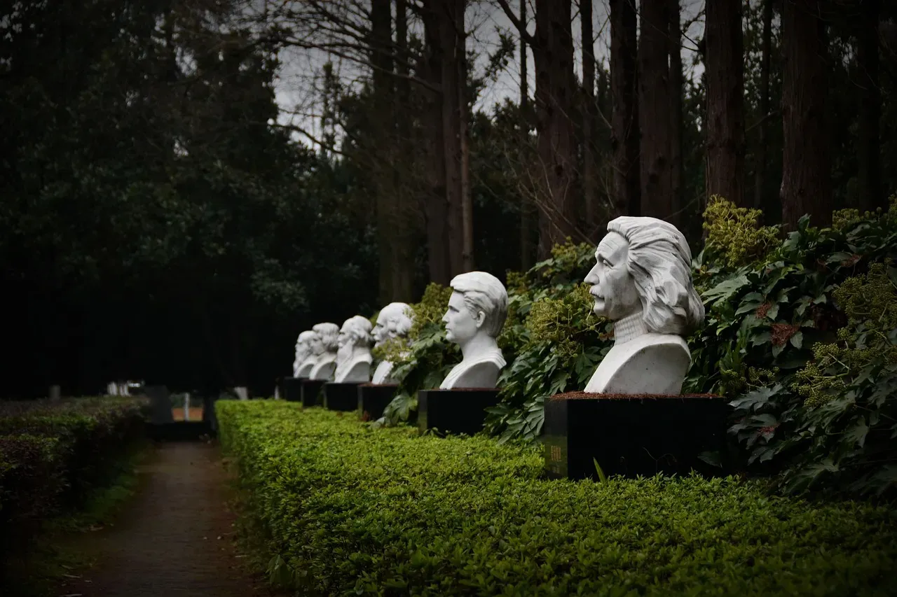 The Scientific Circle That Connected Einstein, Freud, and Marie Curie (Image Credits: Pixabay)