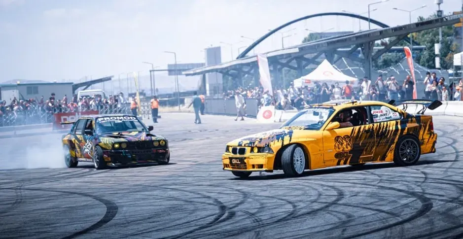Choosing and Preparing the Vehicles (Image Credits: Pexels)
