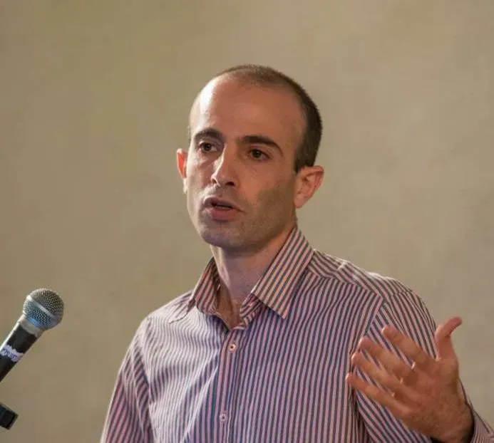 3. Sapiens: A Brief History of Humankind - Yuval Noah Harari (Image Credits: Wikimedia)