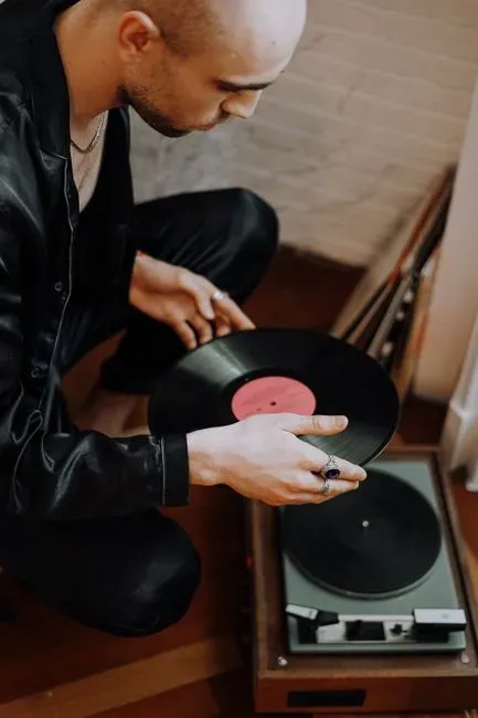 2. Peter Frampton – "Do You Feel Like We Do" (Frampton Comes Alive!, 1976) (Image Credits: Pexels)