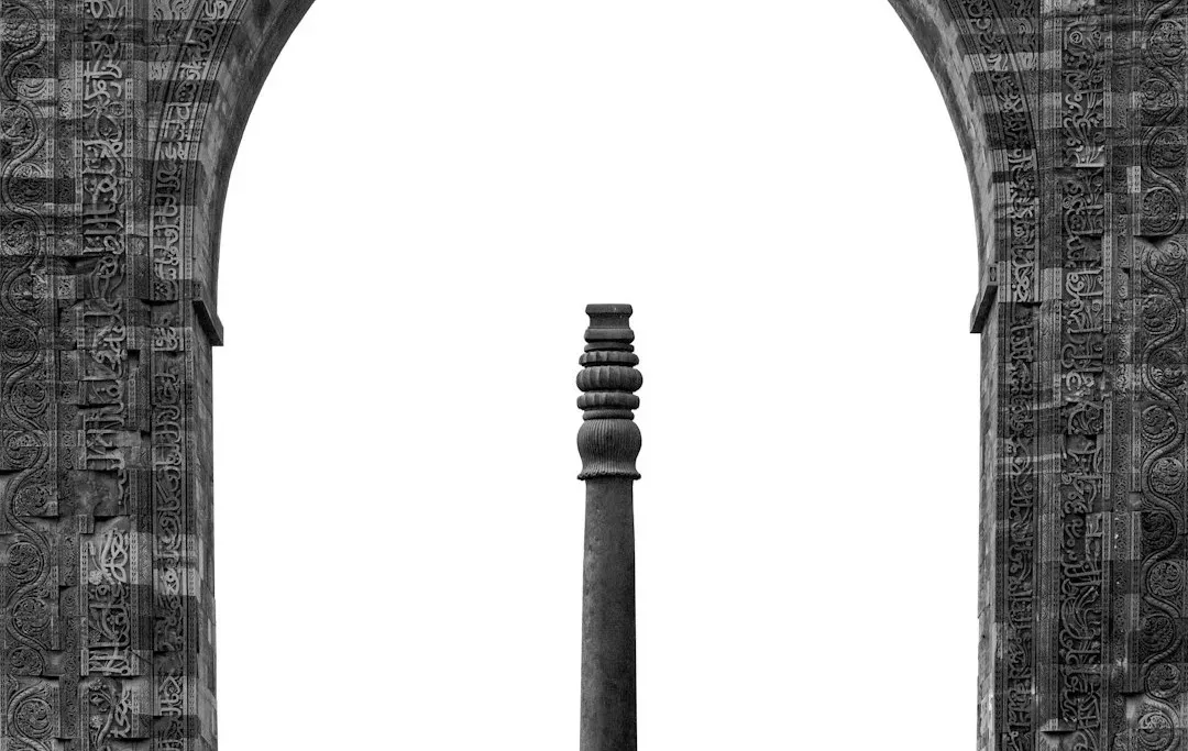 The Iron Pillar of Delhi: Rust That Never Comes (Image Credits: Unsplash)