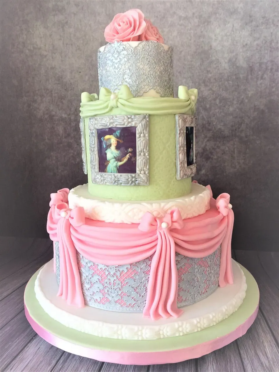 Marie Antoinette's Fictional Cake (Image Credits: Pixabay)