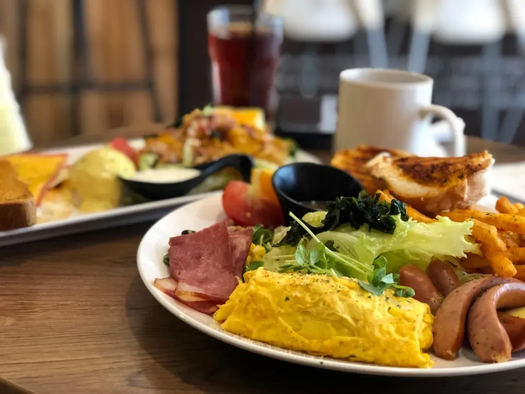 1. Crave Café, Sherman Oaks - The All-Night Neighborhood Anchor (Image Credits: Unsplash)