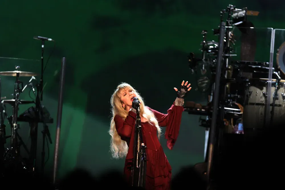 4. Stevie Nicks - The Smoke-and-Moonlight Voice (Eva Rinaldi Celebrity Photographer, Flickr, CC BY-SA 2.0)