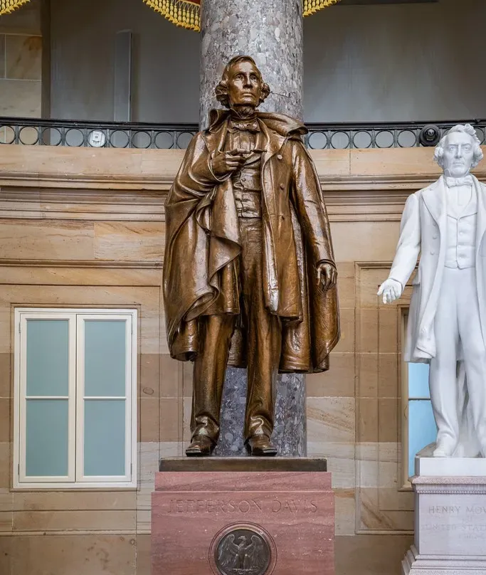 Jefferson Davis in a Museum: History Displayed on Its Back (Image Credits: Flickr)