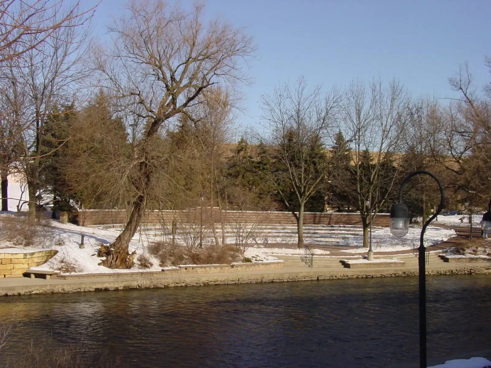 Naperville, Illinois: Suburban Excellence with a Riverwalk (Image Credits: Wikimedia)
