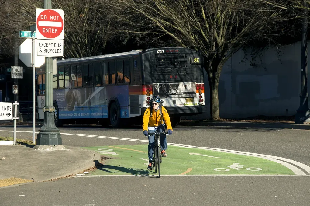 6. Portland's Inner Southeast and Northeast Neighborhoods, Oregon (Geen bike lane

Uploaded by Smallman12q, CC BY 2.0)