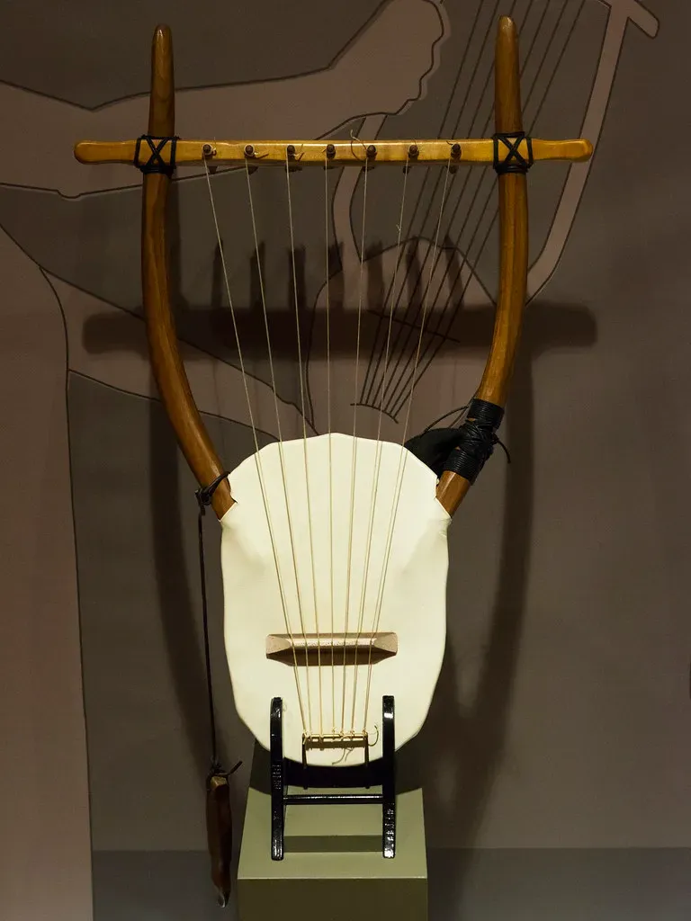 Lyre Harp Echoes Ancient Greece (Image Credits: Flickr)