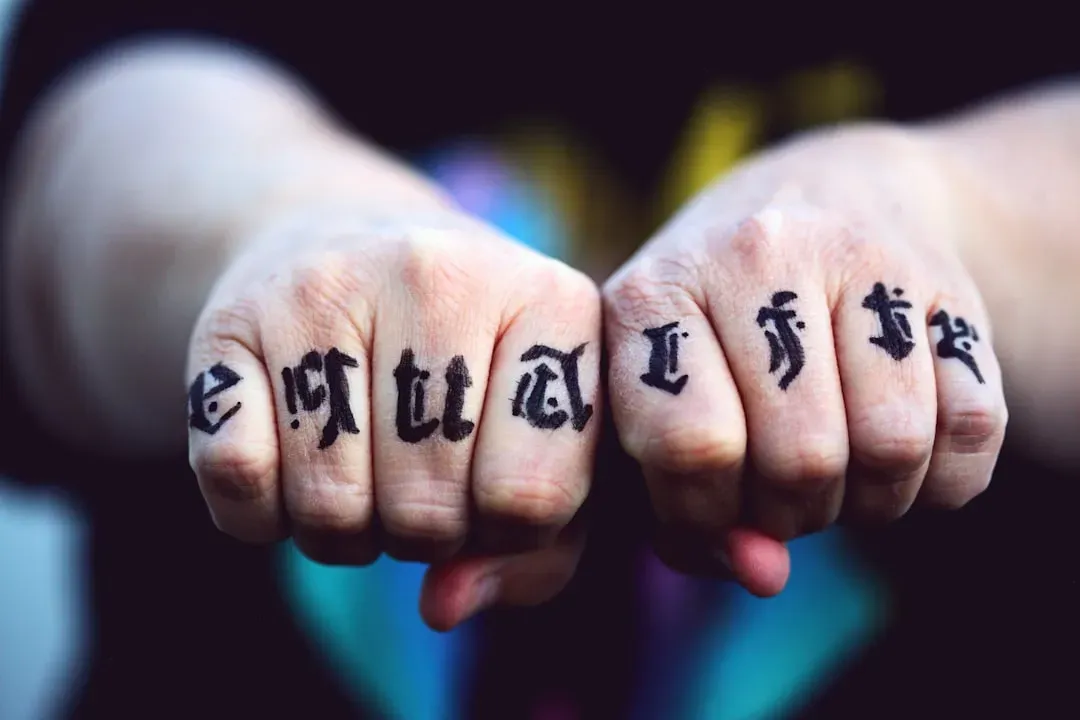 The "Hold Fast" Knuckle Tattoo That Was Literally Lifesaving (Image Credits: Unsplash)