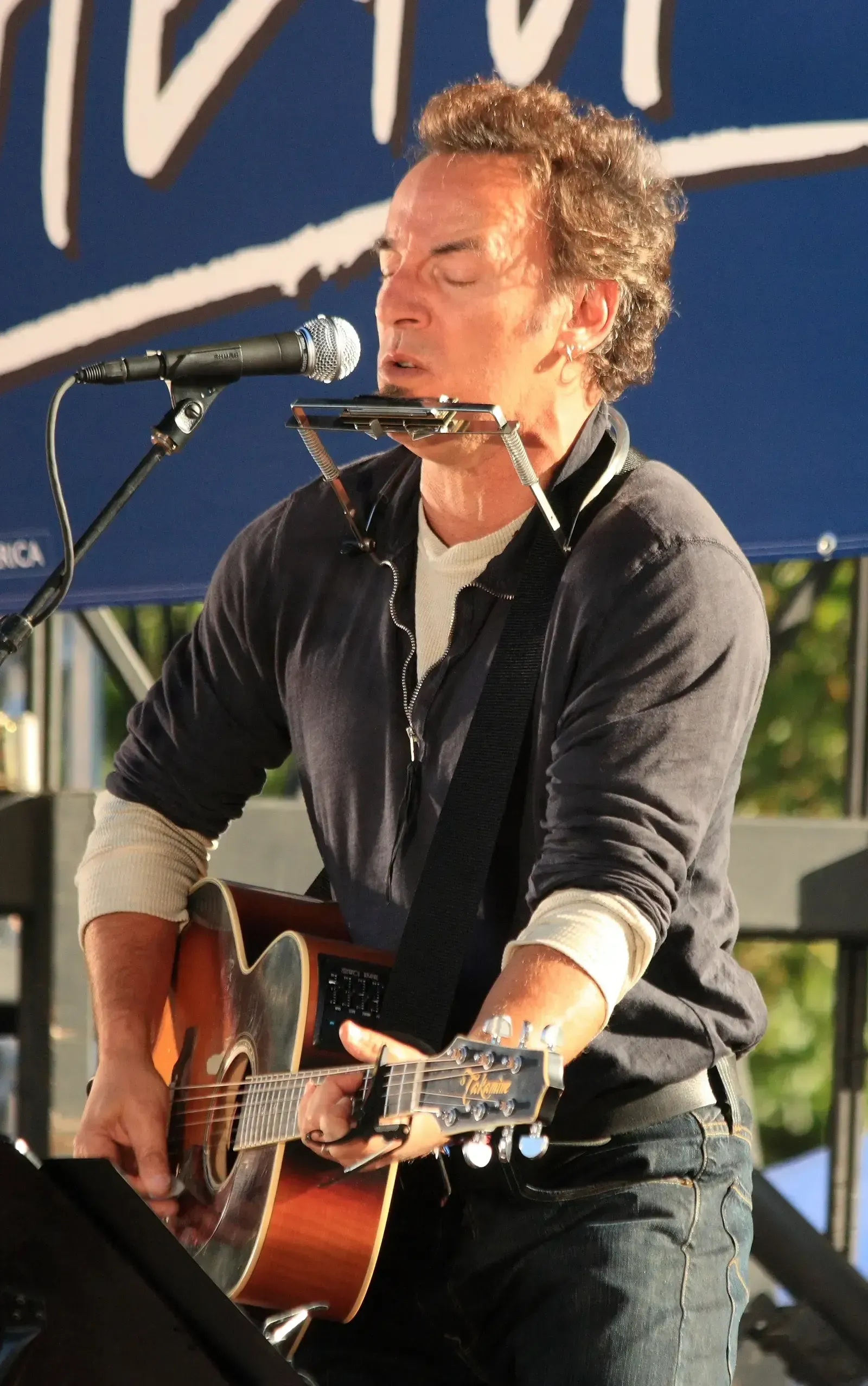8. "Born to Run" – Bruce Springsteen (1975) (Bruce 09, CC BY 2.0)