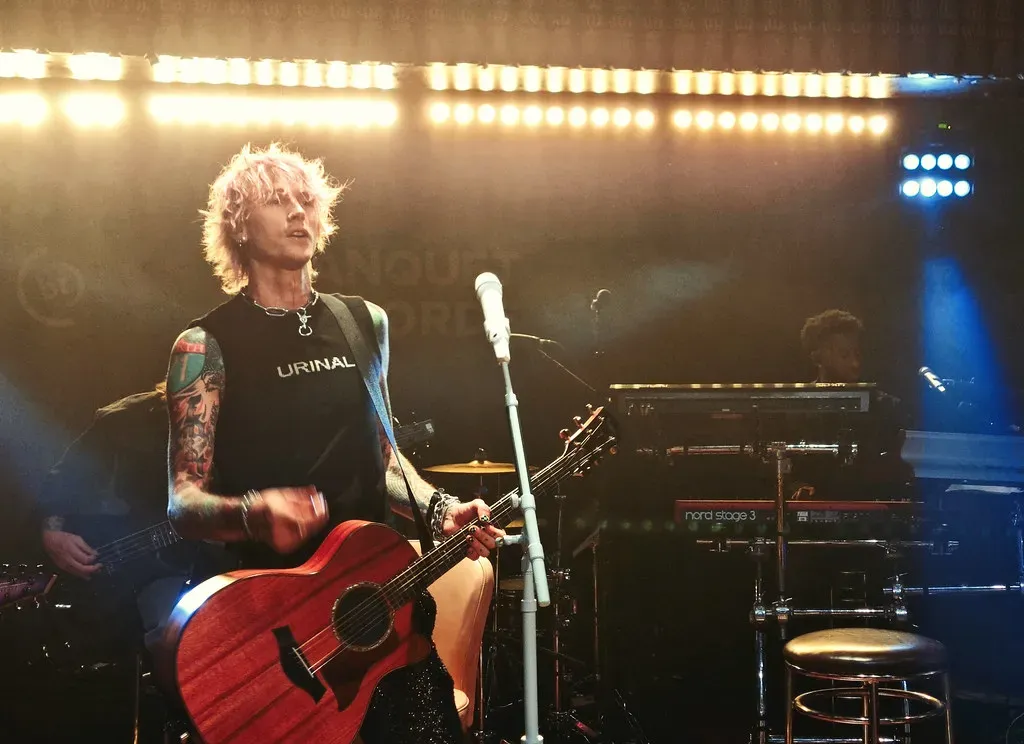 Machine Gun Kelly, Tickets to My Downfall (Drew de F Fawkes, Flickr, CC BY 2.0)