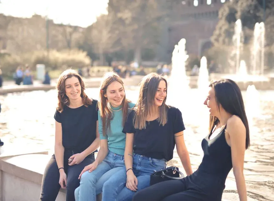 What Research Says About Whether Laugh Tracks Work (Image Credits: Pexels)