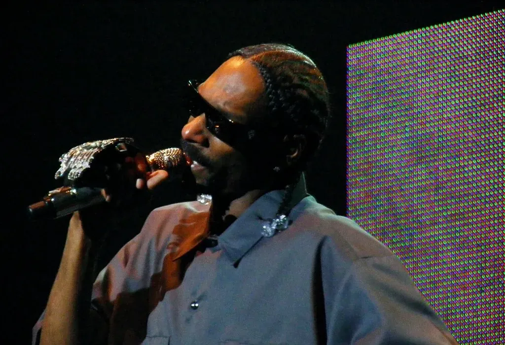 2. Brandy and Snoop Dogg (Image Credits: Flickr)