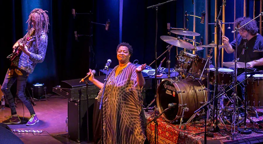 Lisa Fischer's decades beside Mick Jagger (By Tore Sætre, CC BY-SA 4.0)