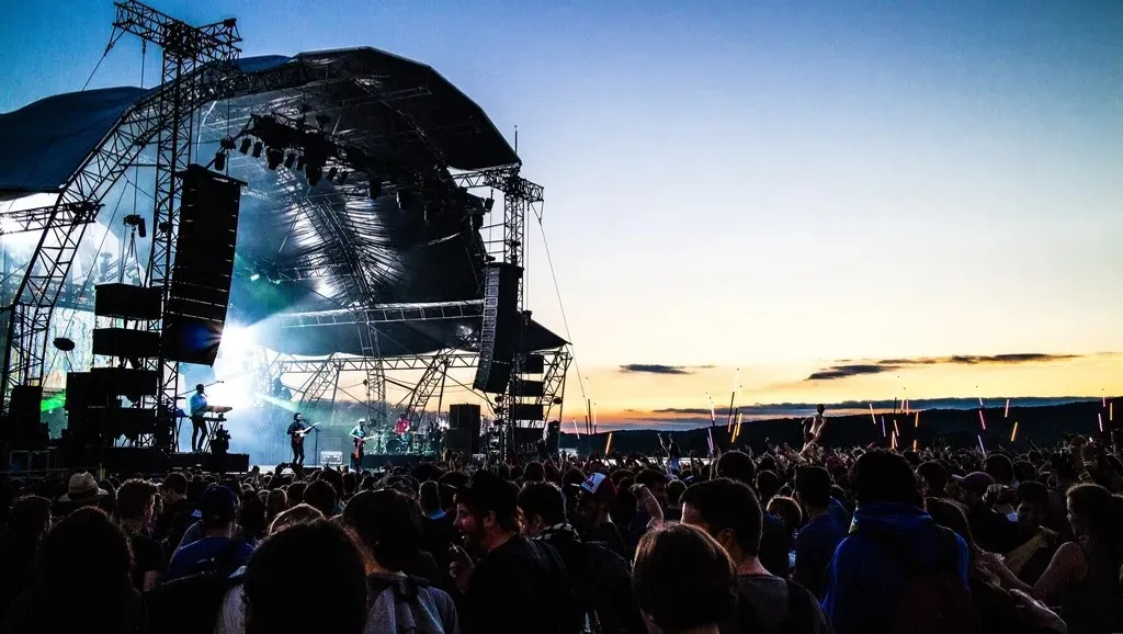5. Los Del Rio - "Macarena" (Image Credits: Rawpixel)
