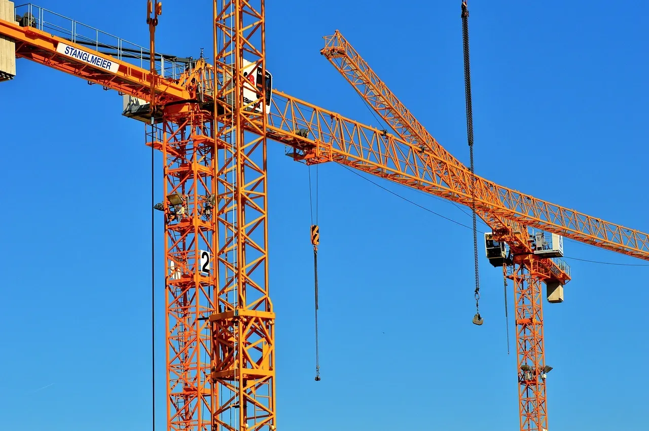 2. Construction: Building the New Las Vegas, One Crane at a Time (Image Credits: Pixabay)