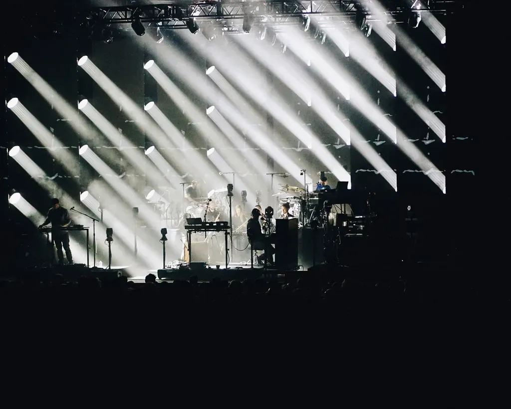 Foreigner (Image Credits: Rawpixel)