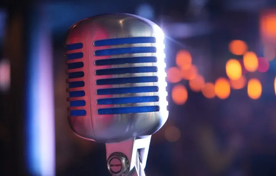 4. American Idol's first-ever finale (Image Credits: Pexels)